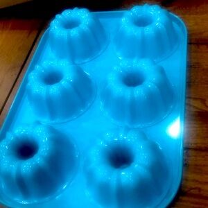 Pampered Chef Mini Bundt pan